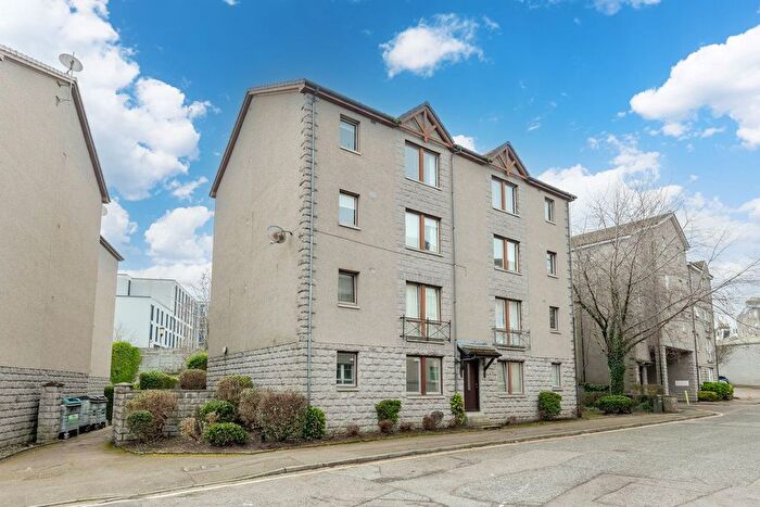 2 Bedroom Flat For Sale In Union Glen, Aberdeen, Aberdeenshire, AB11