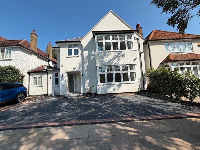 8 Bedroom Property To Rent In Beech Walk, London, NW7