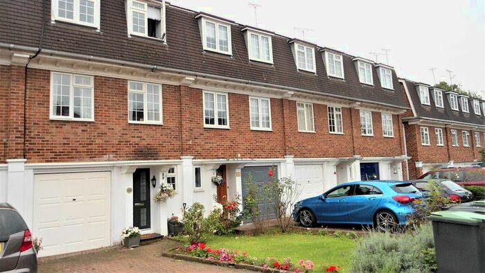 4 Bedroom Town House To Rent In Lower Park Road, Loughton, Essex, IG10