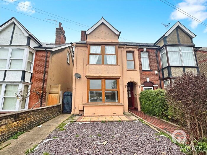 5 Bedroom Semi-Detached House To Rent In Gravesend, Kent, DA11
