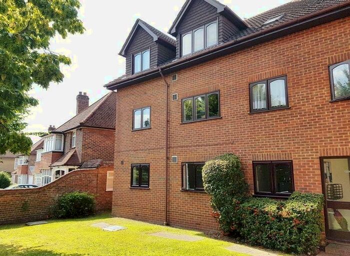 1 Bedroom Apartment To Rent In Lyndale Court, London Road, Redhill, Surrey, RH1