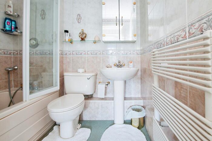 2 Bedroom Flat For Sale In Meyrick Road, Bournemouth, BH1