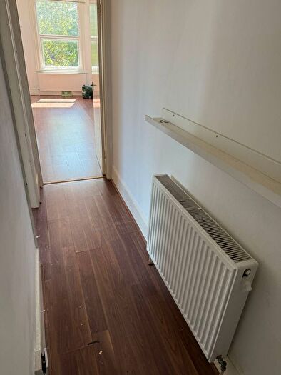 2 Bedroom Flat To Rent In Park View Road, Welling, Kent, DA16