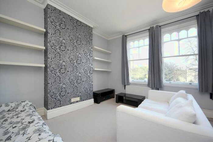 2 Bedroom Flat To Rent In Tooting Bec Road, Tooting Bec, SW17