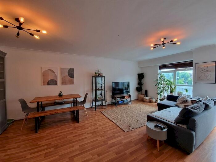 2 Bedroom Flat To Rent In Fortis Green Road, London, N10