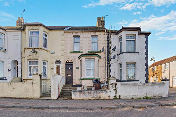 1 Bedroom Flat For Sale In Canterbury Street, Gillingham, ME7