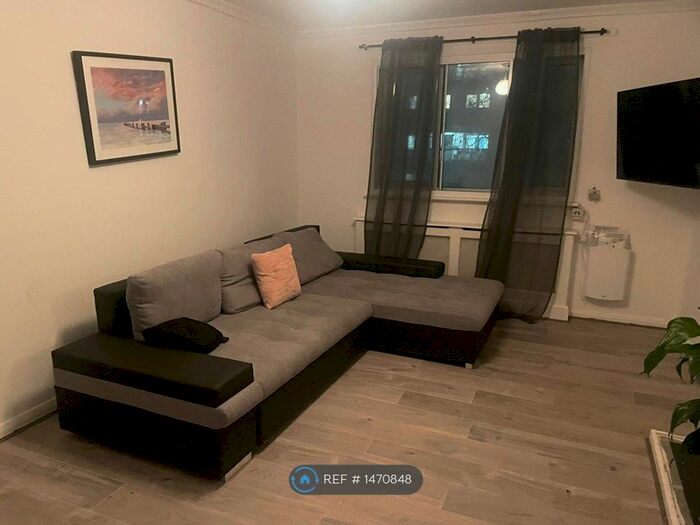 3 Bedroom Flat To Rent In Mickledore, London, NW1