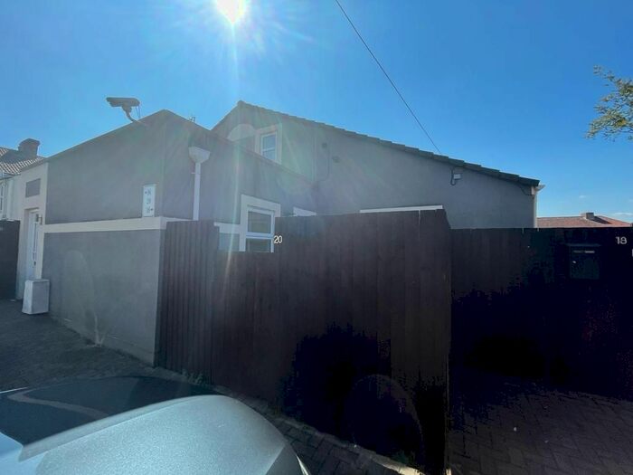 2 Bedroom Flat To Rent In Moravian Road, Kingswood, Bristol, BS15