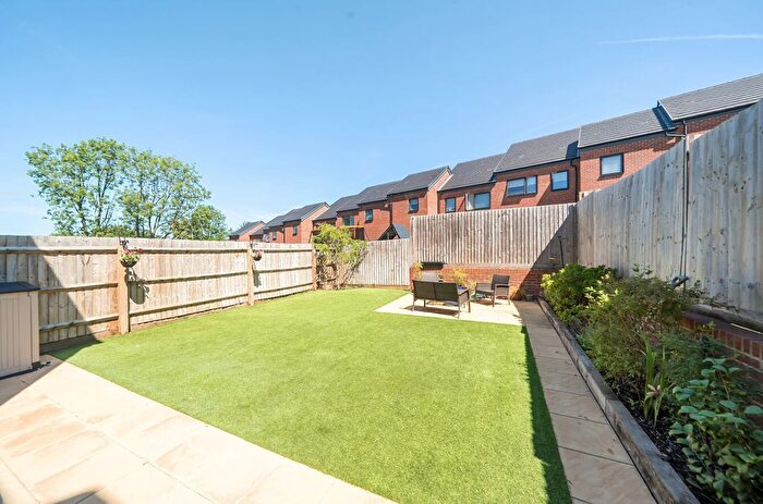 3 Bedroom Terraced House For Sale In Holmesley Road, Borehamwood, Hertfordshire, WD6