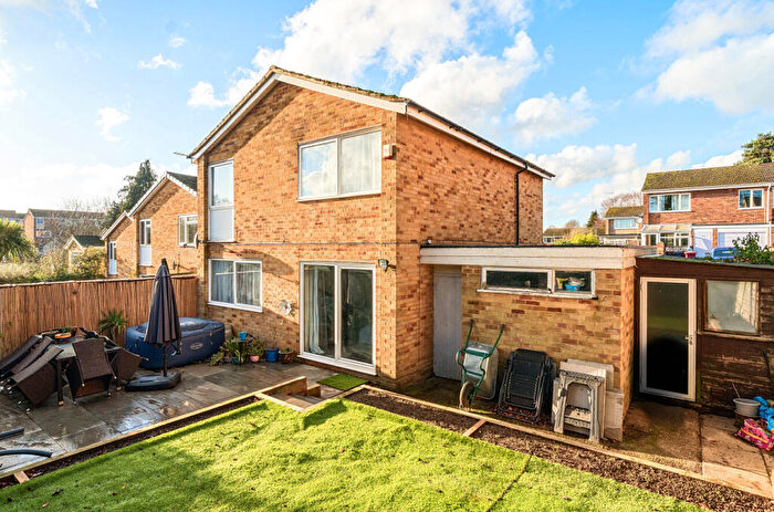 3 Bedroom Detached House For Sale In Harlech Avenue, Caversham, Reading, RG4