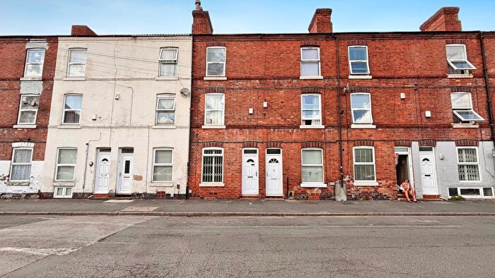 4 Bedroom Terraced House To Rent In Palin Street, NG7