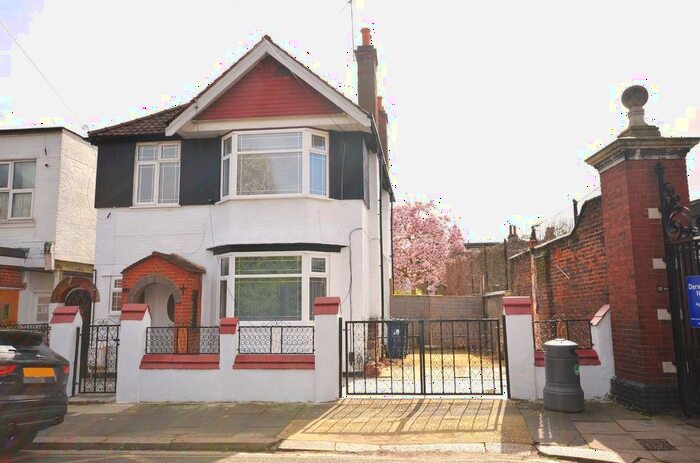 3 Bedroom Detached House To Rent In Shakespeare Road, London, W3