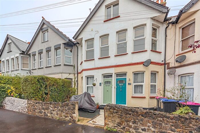 3 Bedroom Maisonette For Sale In Westminster Drive, Westcliff-On-Sea, SS0