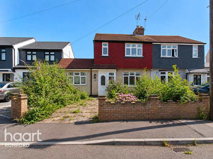 4 Bedroom Semi-Detached House For Sale In Hamilton Avenue, Romford, RM1