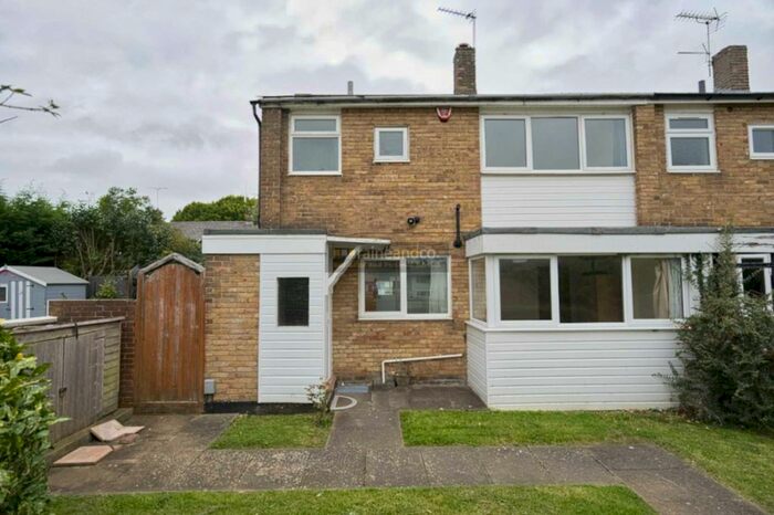 4 Bedroom Property To Rent In Travellers Lane, Hatfield, AL10