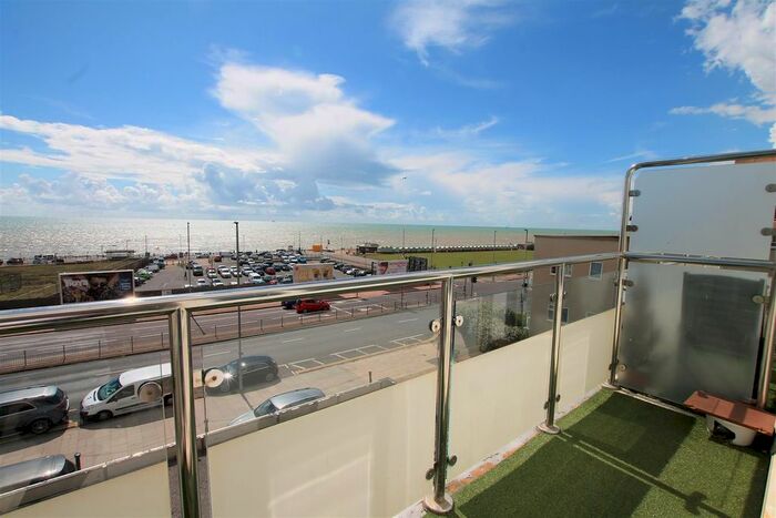 3 Bedroom Flat To Rent In Kingsway, Hove, BN3