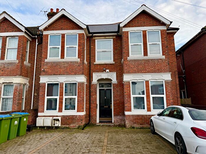 3 Bedroom Flat To Rent In Suffolk Avenue, SO15