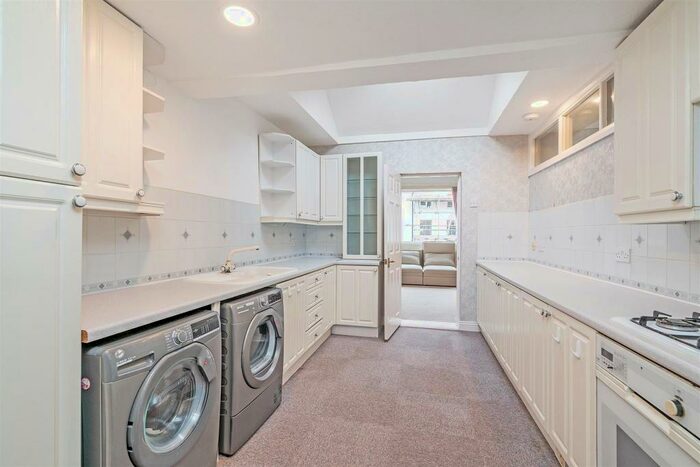 1 Bedroom Apartment To Rent In The Square, Kenilworth, CV8