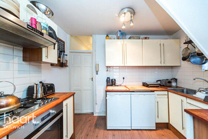 2 Bedroom Flat For Sale In Crebor Street, London, SE22