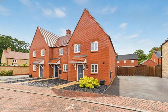 3 Bedroom End Of Terrace House For Sale In Hamilton Drive, Towcester, NN12