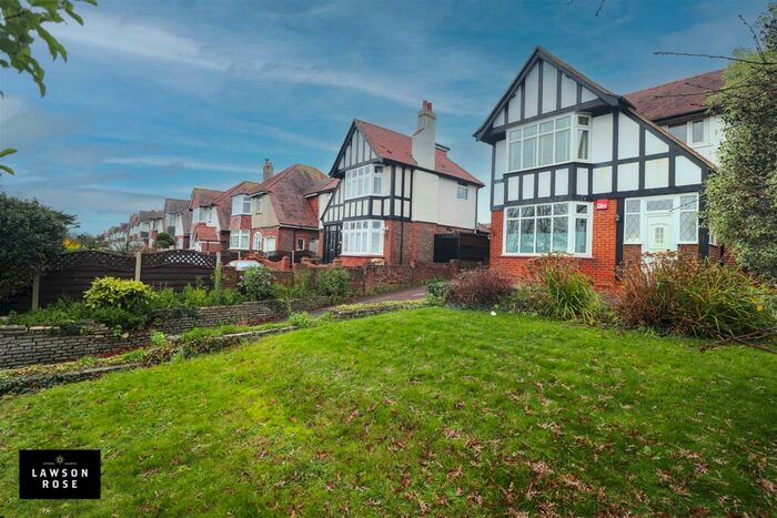 5 Bedroom Detached House To Rent In Havant Road, Farlington, PO6