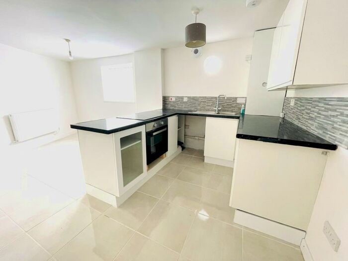 2 Bedroom House To Rent In Broadway, Cardiff, CF24