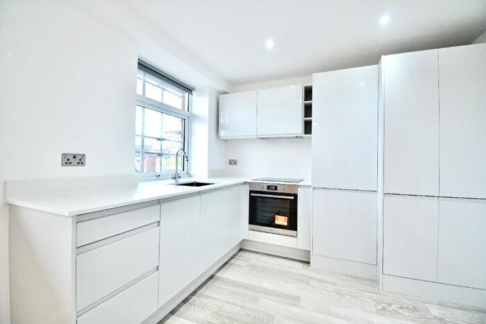 1 Bedroom Flat To Rent In High Street, Rayleigh, Essex, SS6