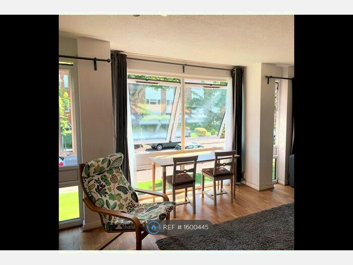 1 Bedroom Flat To Rent In Charminster Court, Surbiton, KT6