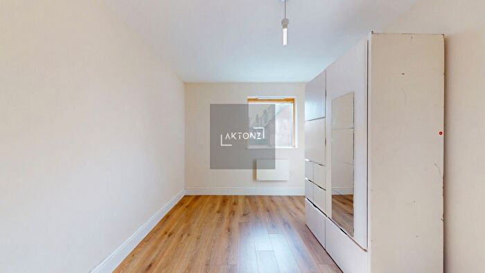 2 Bedroom Flat To Rent In Chingford Mount Road, Chingford South, London, E4