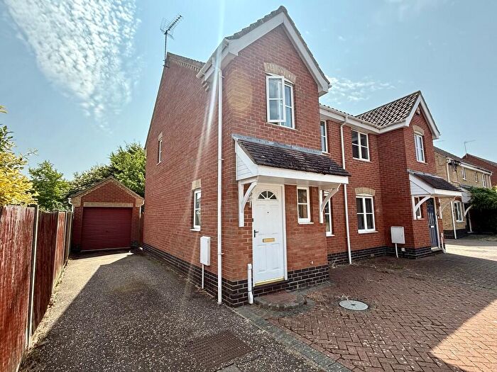 3 Bedroom Semi-Detached House For Sale In Howley Gardens, Lowestoft, NR32