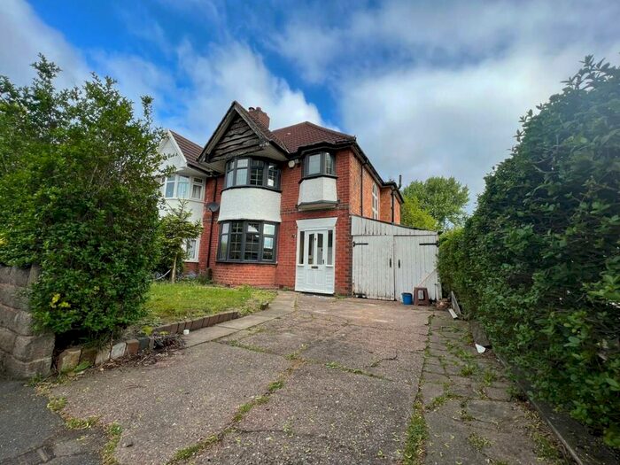 3 Bedroom Semi-Detached House To Rent In Hartfield Crescent, B27