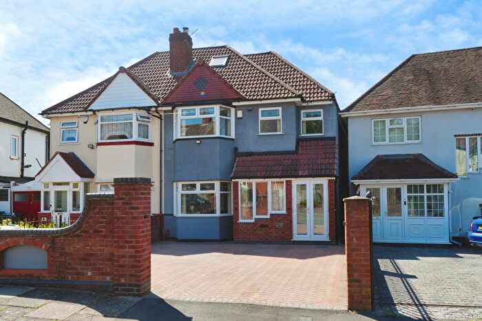 4 Bedroom Semi Detached House For Sale In Wilson Road, Oldbury, B68