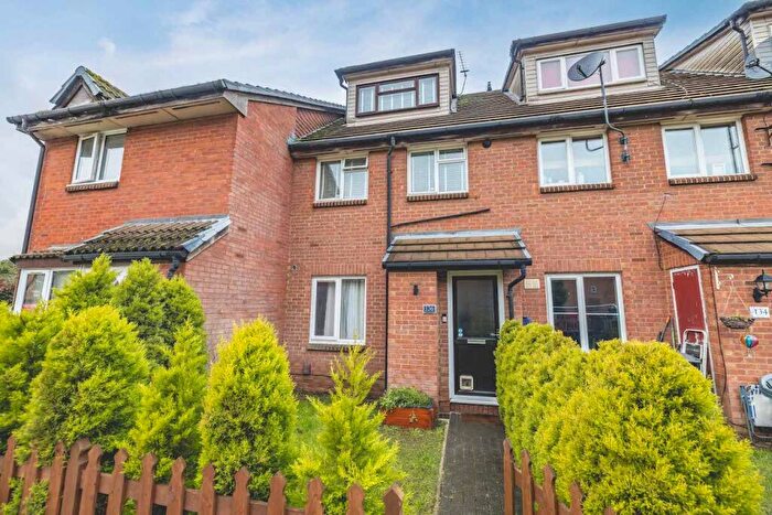 2 Bedroom Maisonette For Sale In Mead Avenue, Langley, SL3