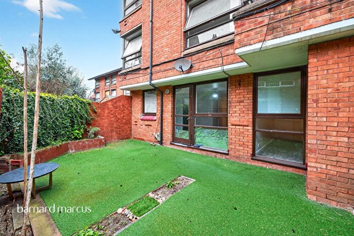 1 Bedroom Flat For Sale In Mary Datchelor Close, London, SE5