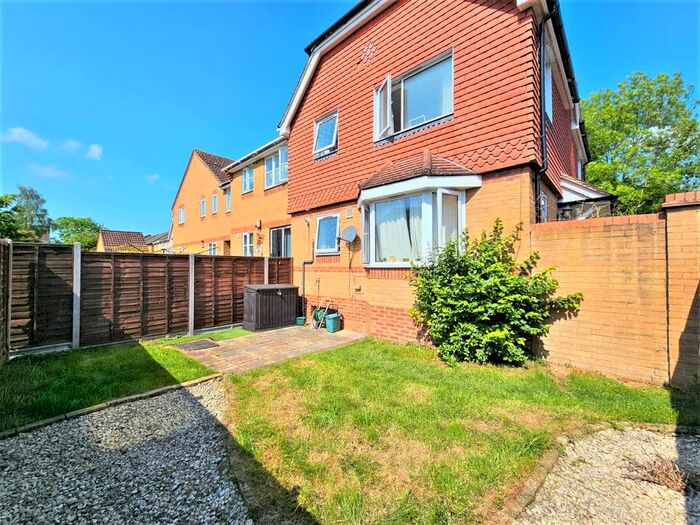 1 Bedroom Property To Rent In Charta Road, Egham, TW20