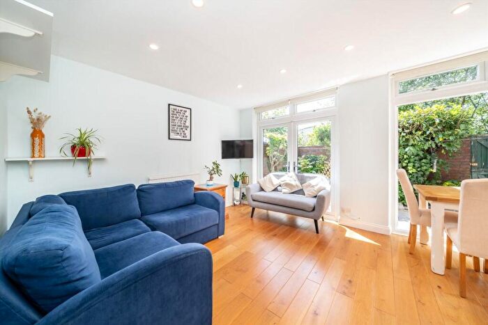 3 Bedroom Maisonette For Sale In Ingestre Road, Kentish Town, NW5
