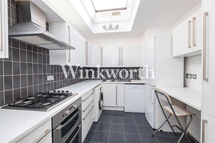 3 Bedroom Flat To Rent In Chandos Way, London, NW11