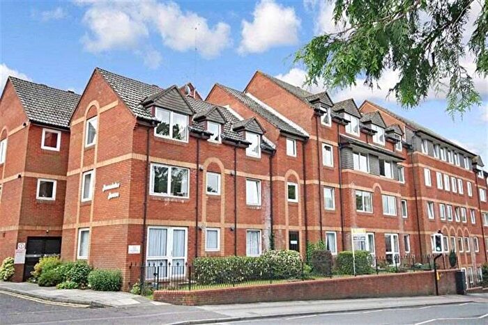 1 Bedroom Flat To Rent In Homelake House, Poole, BH14