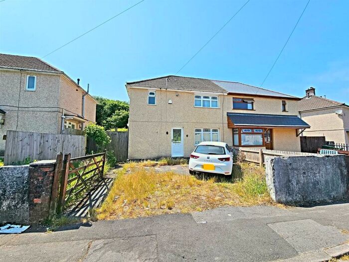 3 Bedroom Semi-Detached House To Rent In Pearson Cres, Glyncoch, CF37