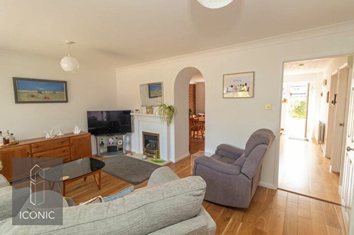 3 Bedroom Chalet For Sale In Laburnum Avenue, Taverham, Norwich, NR8