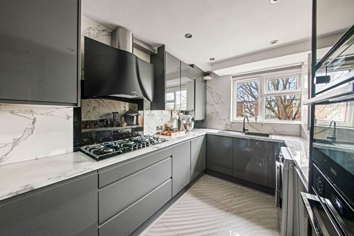 2 Bedroom Flat For Sale In Whittle Close, Southall, UB1