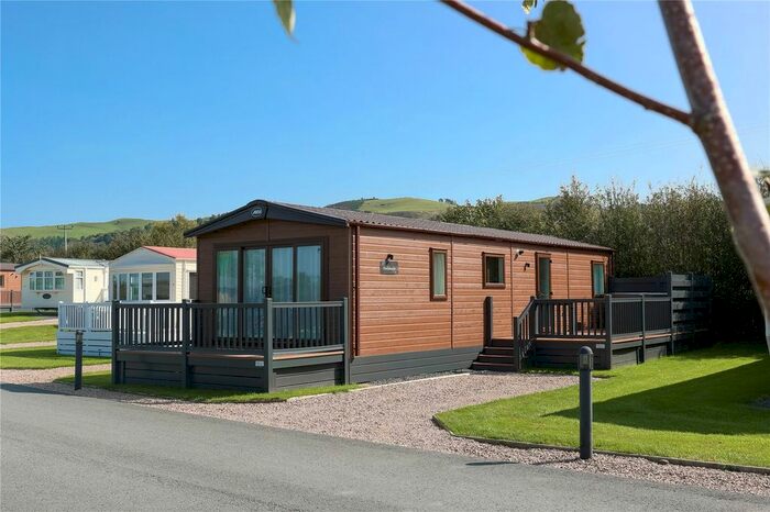 2 Bedroom Mobile/park Home For Sale In Maesmawr Farm Resort, Moat Lane, Caersws, Powys, SY17