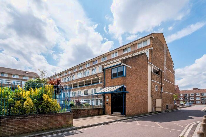 1 Bedroom Flat To Rent In Rowan Court, Garnies Close, Peckham, London, SE15