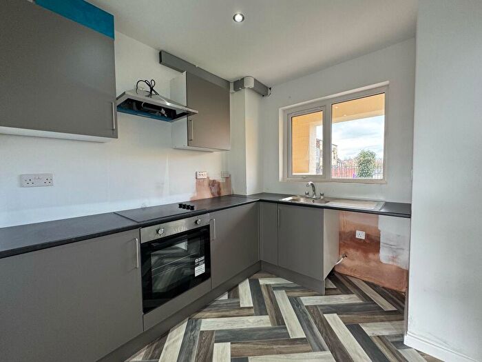 3 Bedroom Flat To Rent In Storrington Avenue, L11