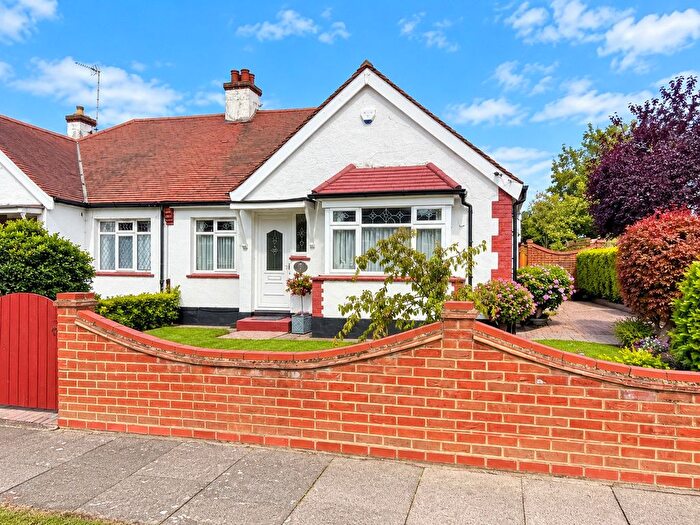 2 Bedroom Semi-Detached Bungalow For Sale In Shakespeare Avenue, Westcliff-On-Sea, SS0