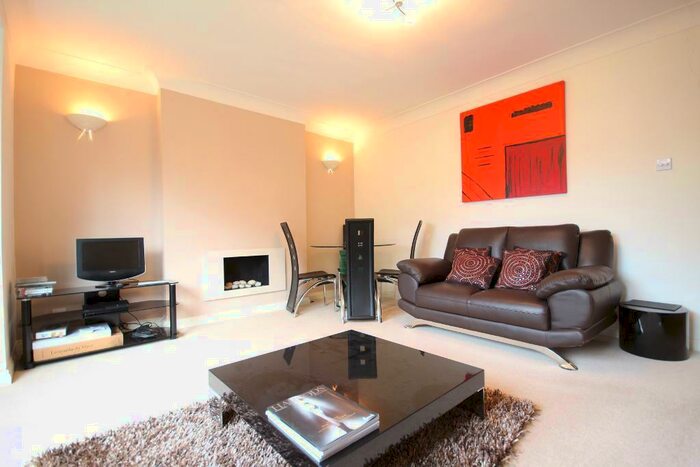 2 Bedroom Flat To Rent In Greenbury Lodge, Albemarle Road, Bromley, London, BR3