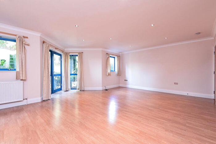 2 Bedroom Apartment To Rent In Edison Road, Bromley, BR2