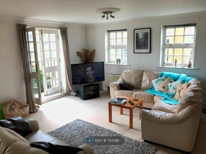3 Bedroom Flat To Rent In Phoenix Boulevard, York YO26