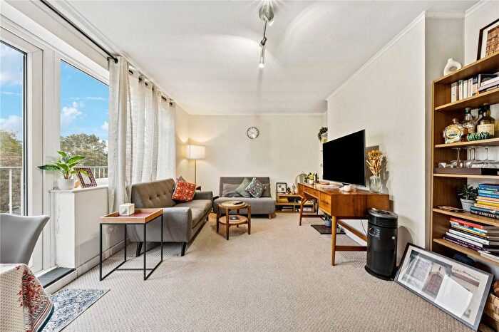 1 Bedroom Flat For Sale In North Side Wandsworth Common, London, SW18