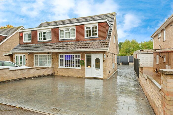 3 Bedroom Semi-detached House For Sale In Huggett Close, Leicester, LE4